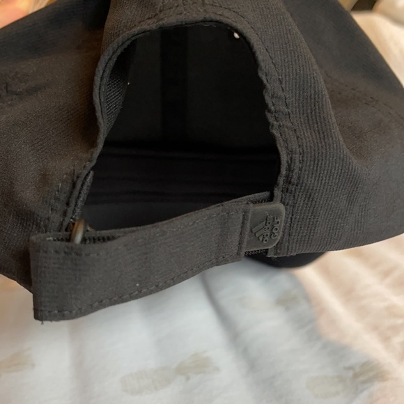 Black Adidas golf hat - Picture 5 of 6